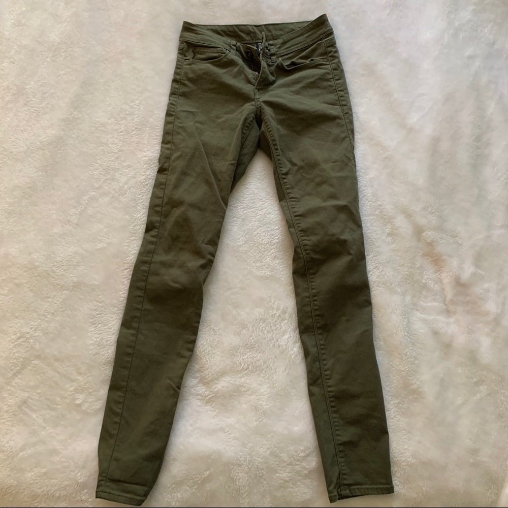 H&M green skinny jeans